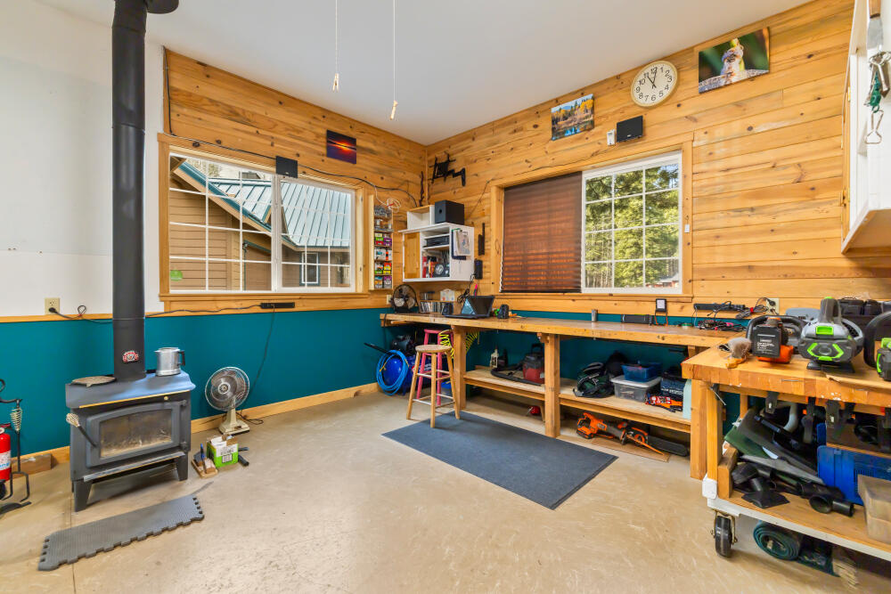25437 Rocky Point Road Klamath Falls, OR 97601 - Photo 44 of 90 40 Workshop woodstove