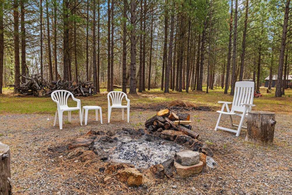 25437 Rocky Point Road Klamath Falls, OR 97601 - Photo 58 of 90 54 fire pit area