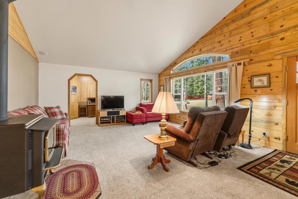 25437 Rocky Point Road Klamath Falls, OR 97601 - Photo 8 of 90 10 great room