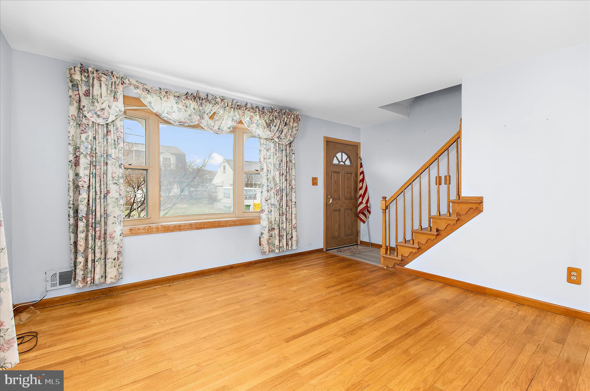 133 Cedar Hill Road Baltimore, MD 21225 - Photo 3 of 47 Gallery Image 3