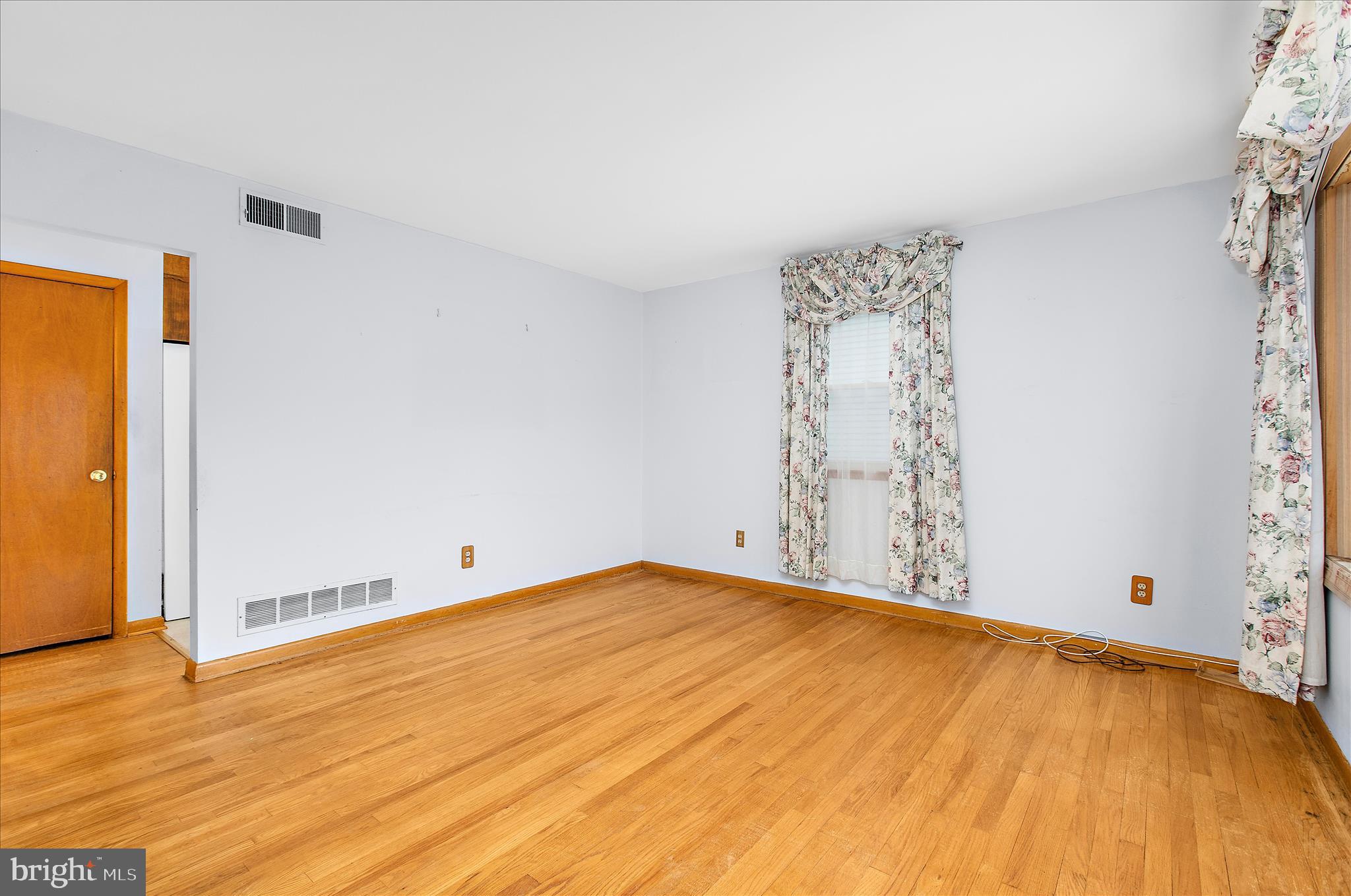 133 Cedar Hill Road Baltimore, MD 21225 - Photo 7 of 47 Gallery Image 7