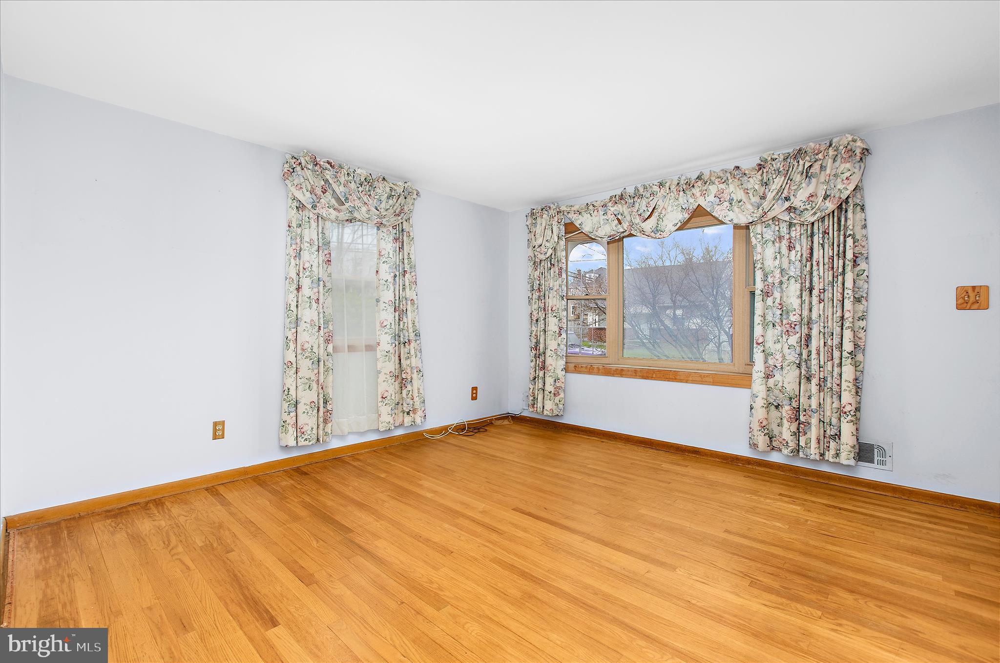 133 Cedar Hill Road Baltimore, MD 21225 - Photo 8 of 47 Gallery Image 8