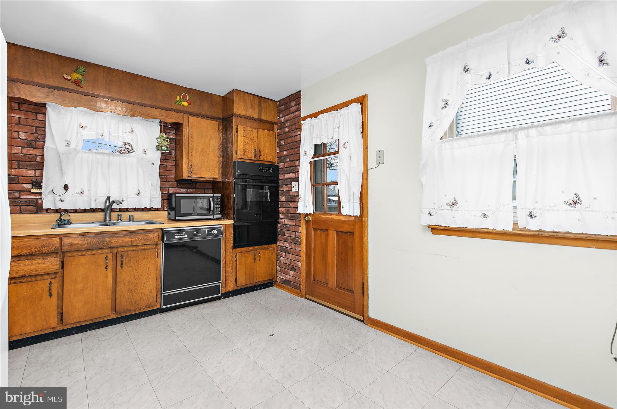 133 Cedar Hill Road Baltimore, MD 21225 - Photo 10 of 47 Gallery Image 10