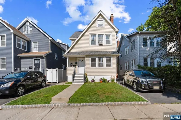 $1,950 | 17 Cottage Place, East Orange, NJ 07017