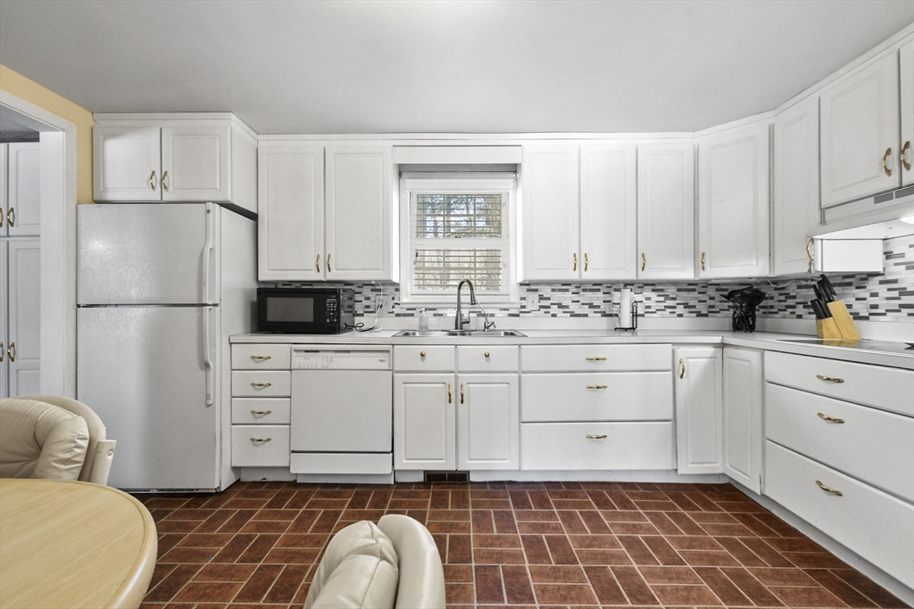 32 Donald Road Burlington, MA 01803 - Photo 11 of 42 Gallery Image 11