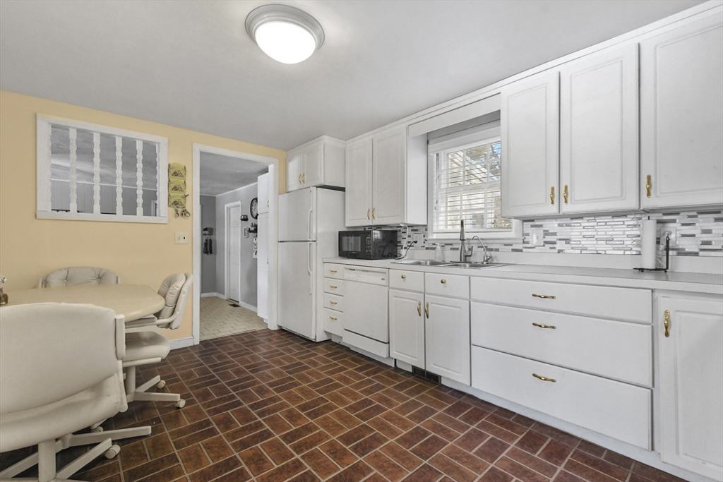32 Donald Road Burlington, MA 01803 - Photo 13 of 42 Gallery Image 13