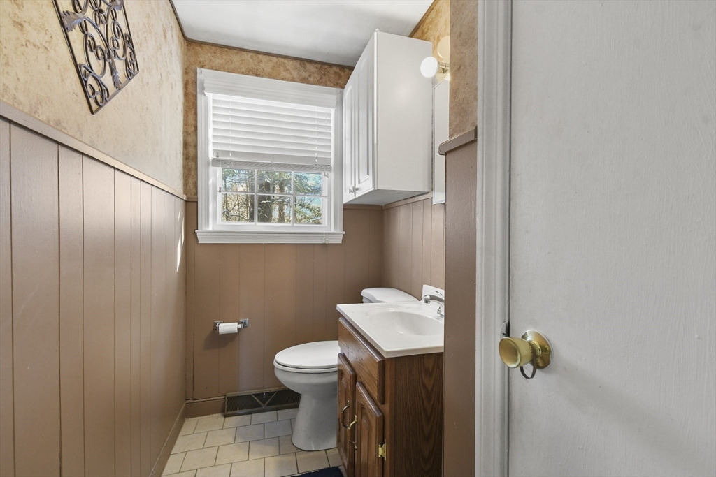 32 Donald Road Burlington, MA 01803 - Photo 17 of 42 Gallery Image 17