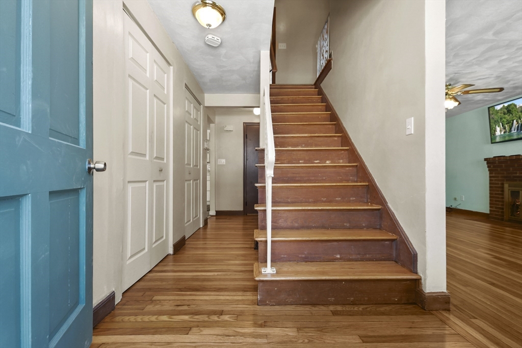 32 Donald Road Burlington, MA 01803 - Photo 4 of 42 Gallery Image 4
