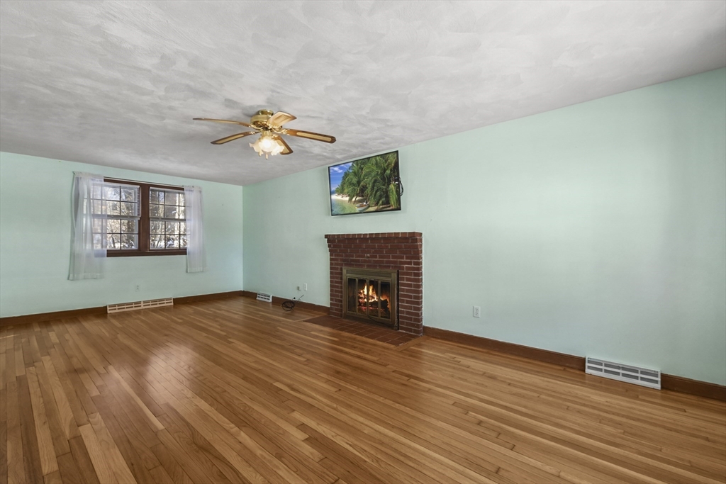 32 Donald Road Burlington, MA 01803 - Photo 5 of 42 Gallery Image 5