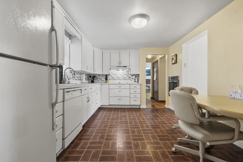 32 Donald Road Burlington, MA 01803 - Photo 9 of 42 Gallery Image 9