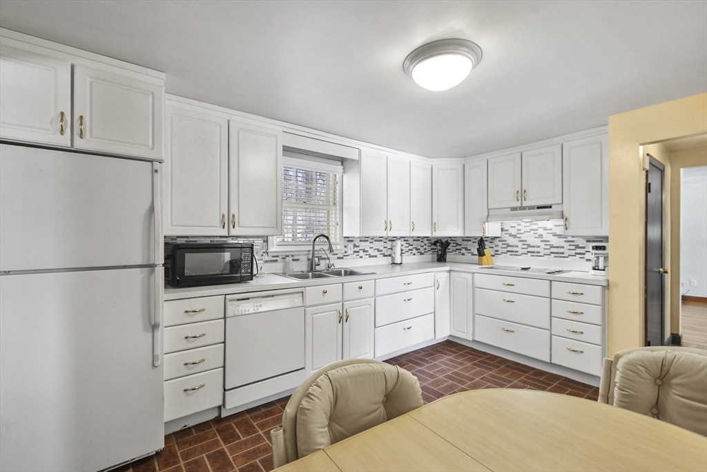 32 Donald Road Burlington, MA 01803 - Photo 10 of 42 Gallery Image 10