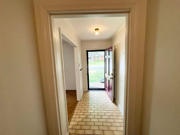 $2,550 | 115 Mary Ann Drive, Memphis, TN 38117