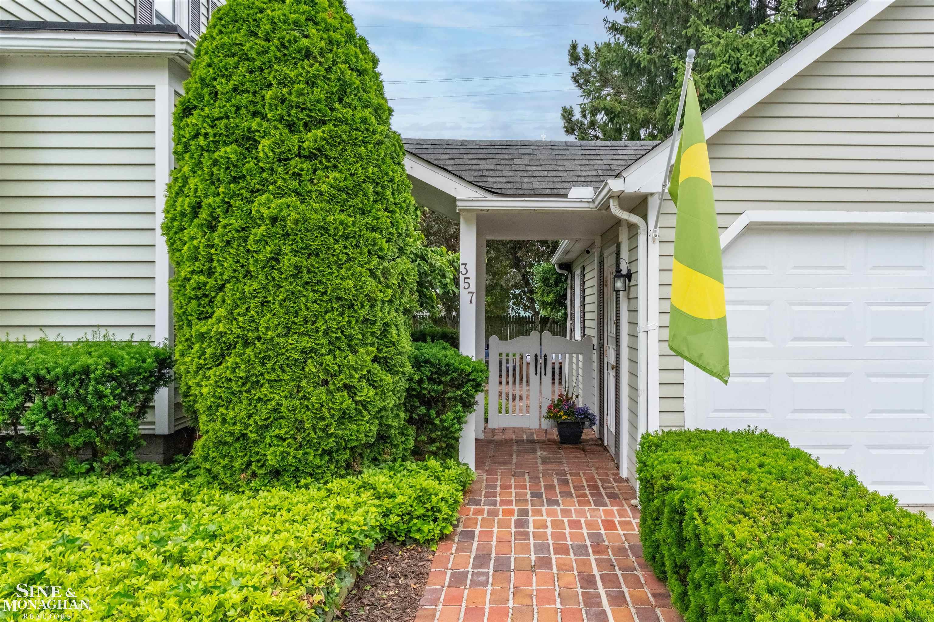 357 Roosevelt Place Grosse Pointe, MI 48230 - Photo 4 of 52