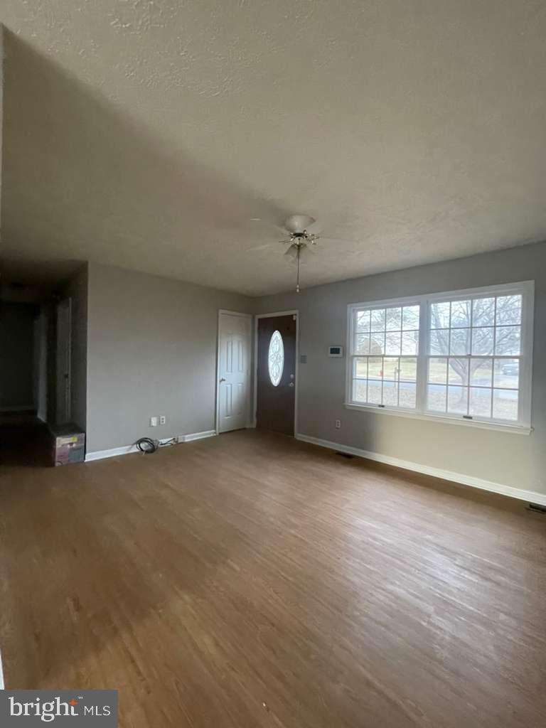 1600 Harrier Lane Culpeper, VA 22701 - Photo 3 of 10 Living room