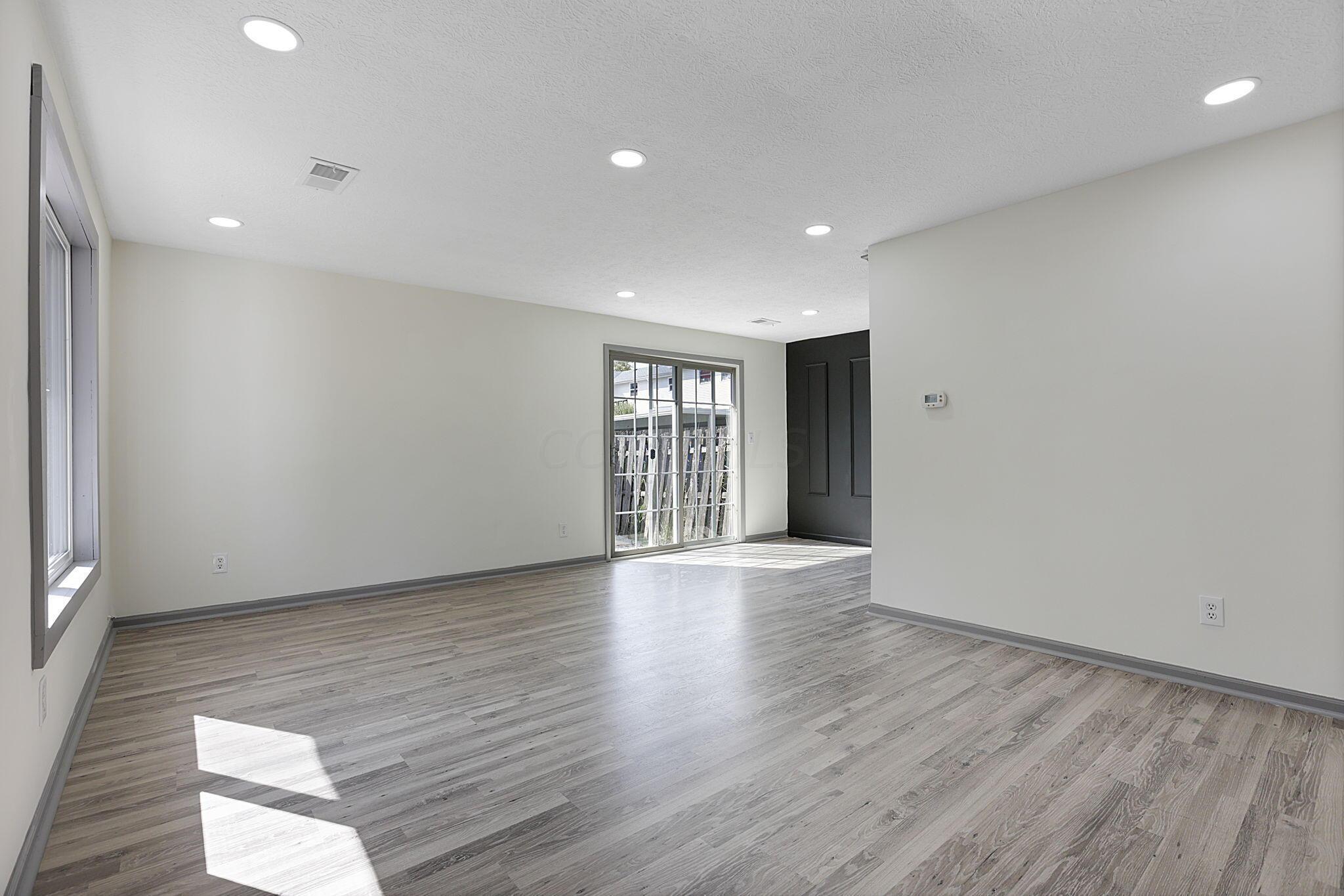 3375 Spangler Road, Unit A6 Columbus, OH 43207 - Photo 4 of 20 8-web-or-mls-0D3A4572