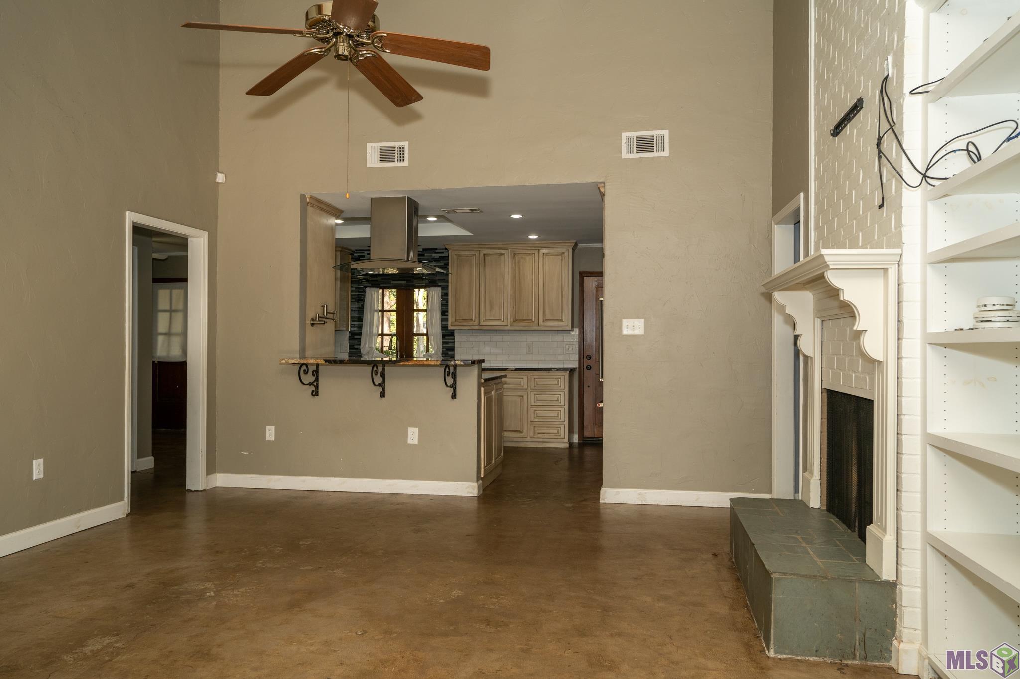 3736 Sessions Drive Baton Rouge, LA 70816 - Photo 4 of 34