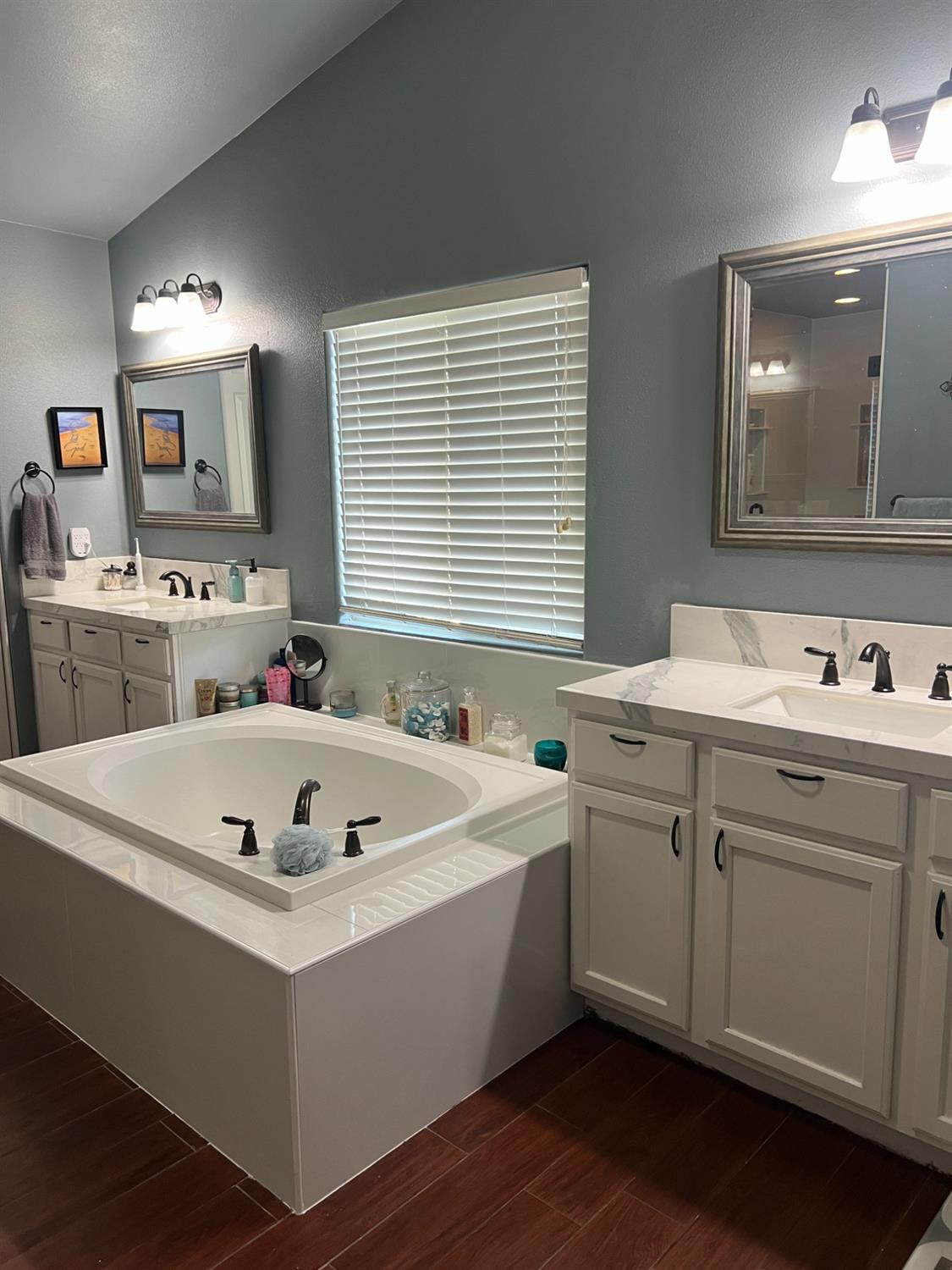 2653 Ashcroft Avenue Clovis, CA 93611 - Photo 23 of 45 a view living room with sink and cabinet