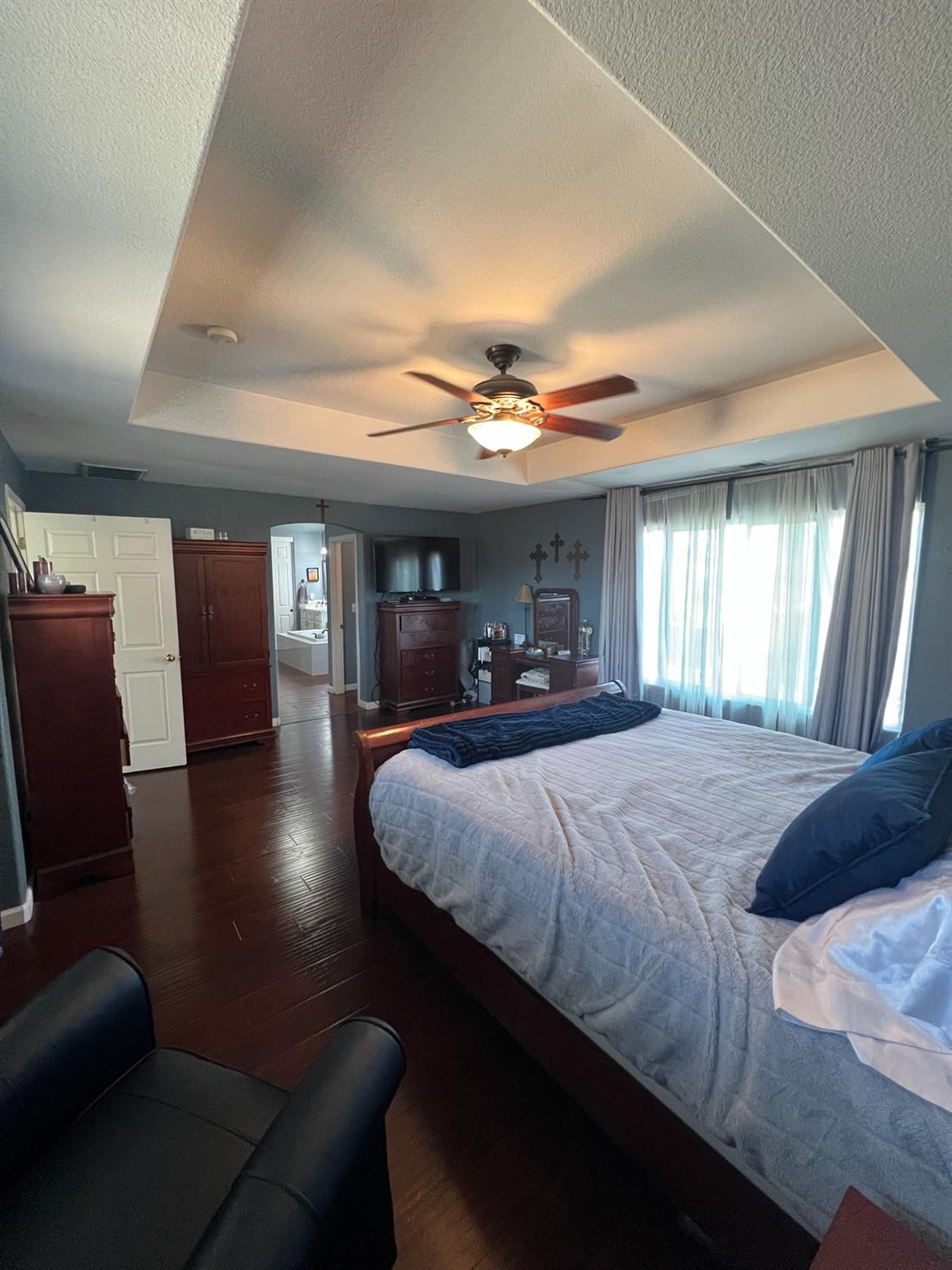 2653 Ashcroft Avenue Clovis, CA 93611 - Photo 25 of 45 a bed room with bed and window