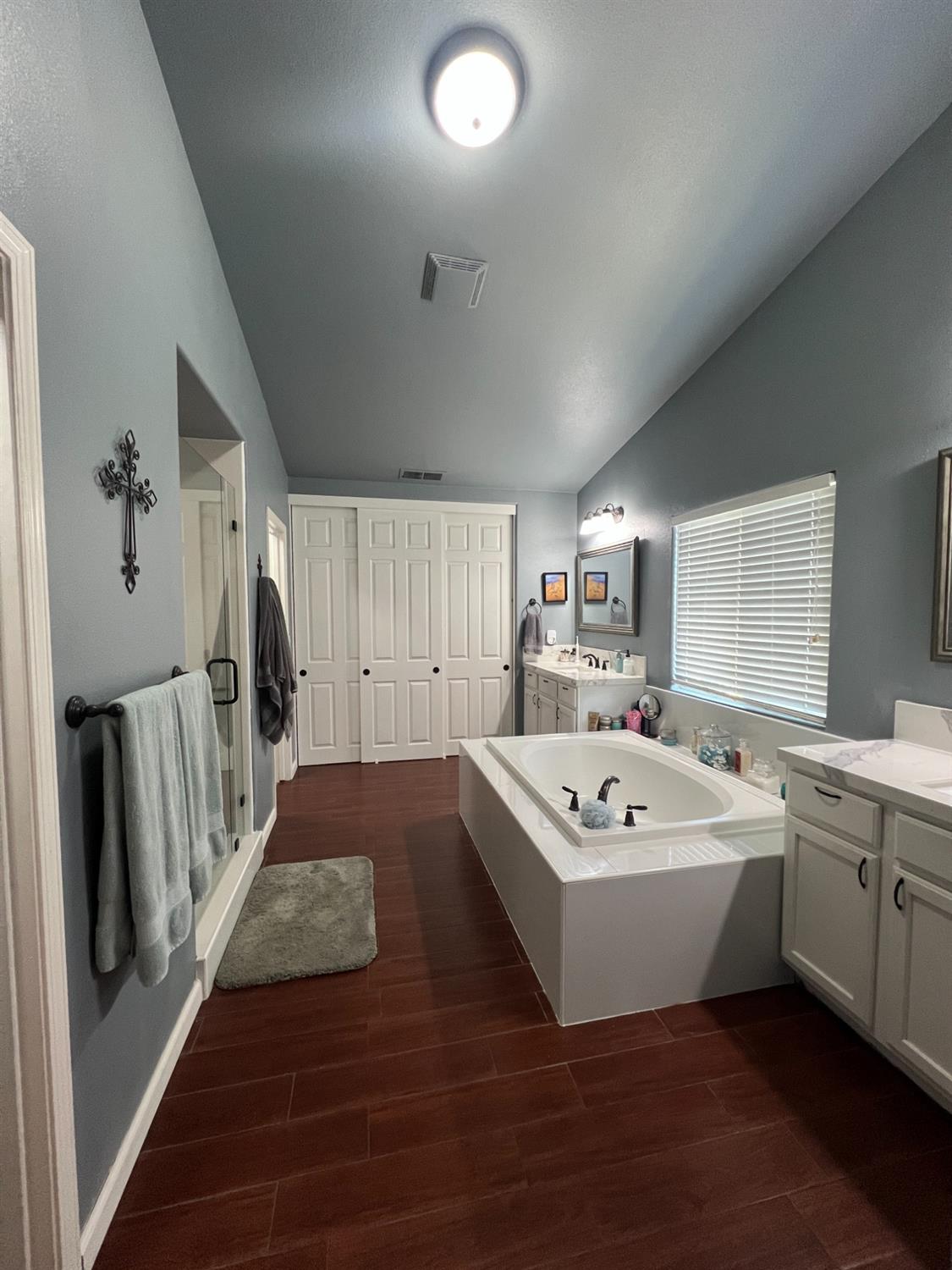 2653 Ashcroft Avenue Clovis, CA 93611 - Photo 26 of 45 a large white room with a large window