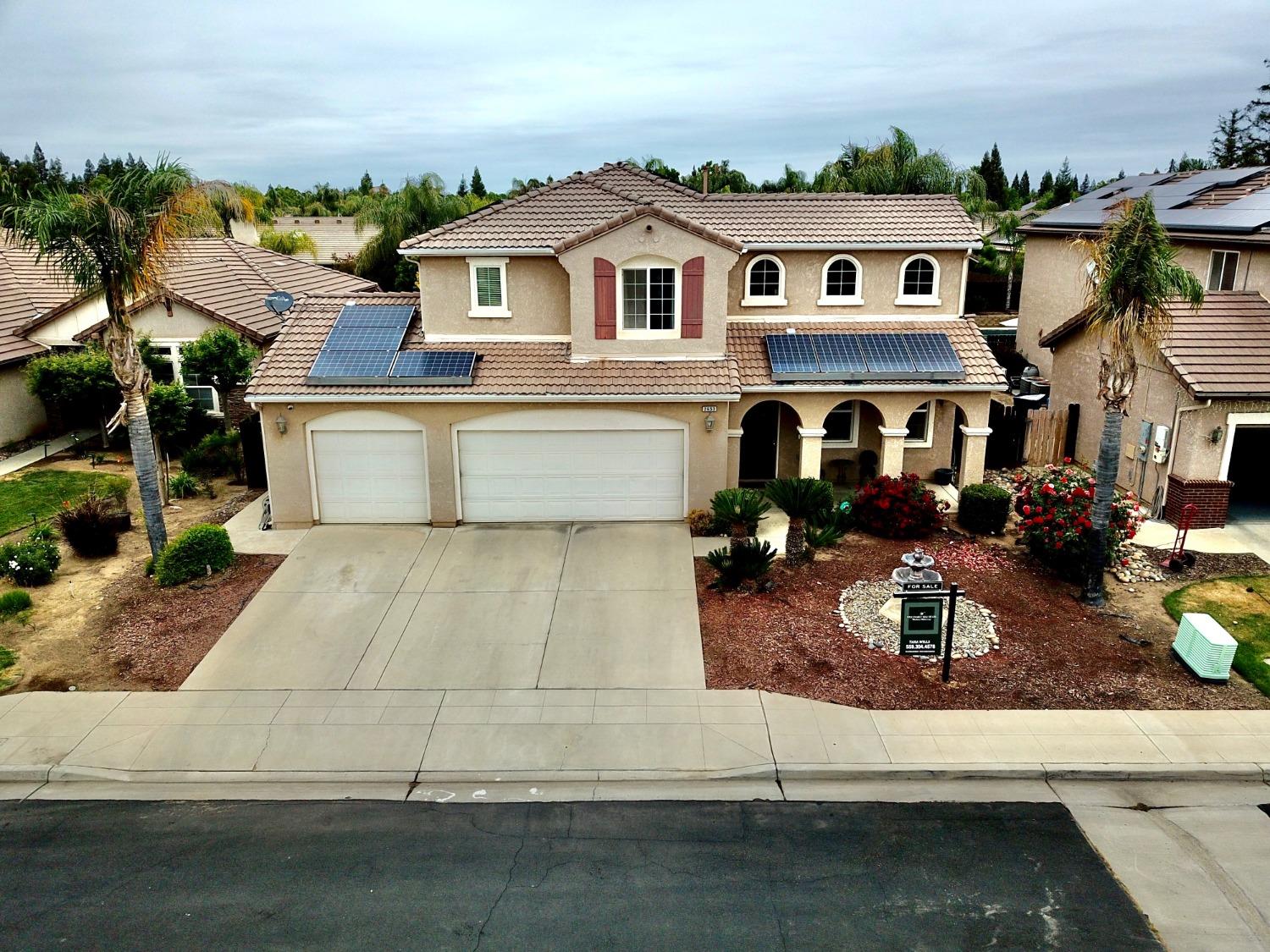 2653 Ashcroft Avenue Clovis, CA 93611 - Photo 40 of 45 a front view of a house with garden