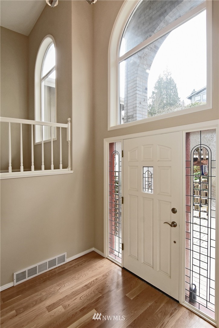 16223 Valhalla Drive Bothell, WA 98011 - Photo 3 of 16 Gallery Image 3