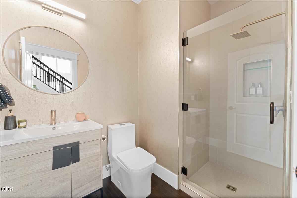 1013 Roxy Ann Road Medford, OR 97504 - Photo 25 of 74 41-bathroom