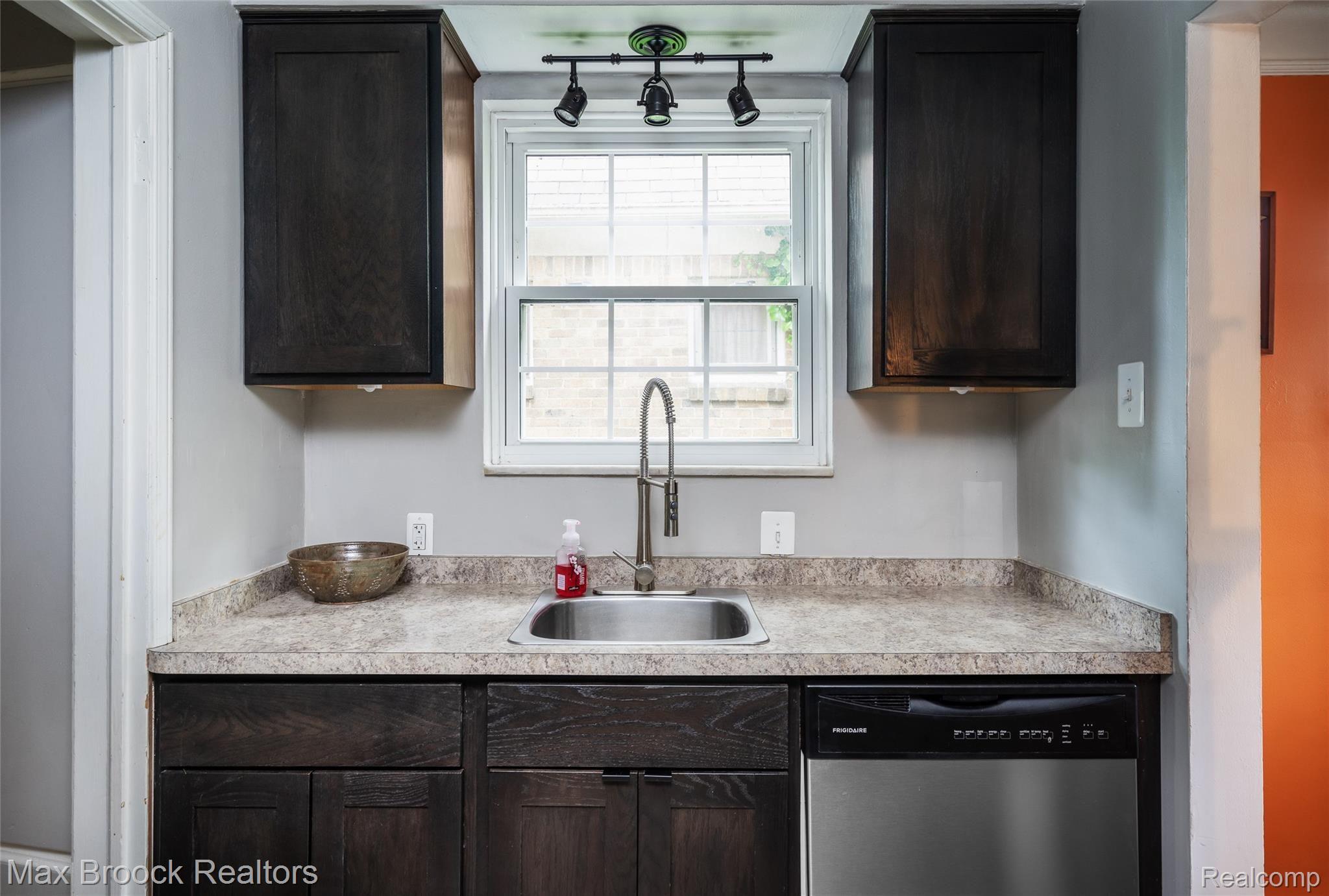 837 Marshfield Street Ferndale, MI 48220 - Photo 10 of 18 AI Kitchen 2.jpg