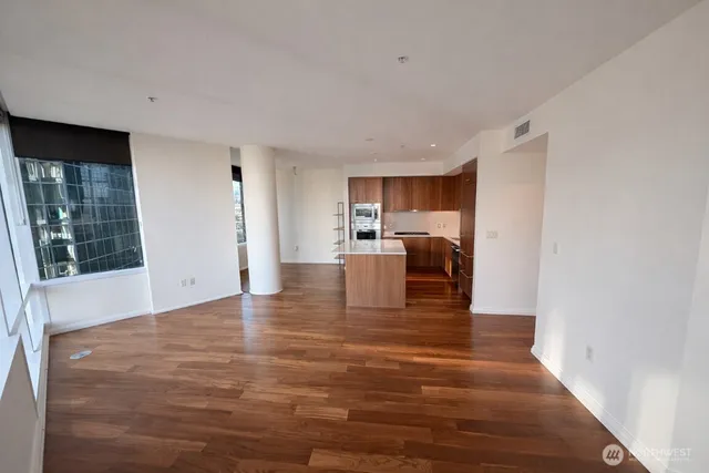 $3,250 | 10700 Northeast 4th Street, Unit 1210, Bellevue, WA 98004