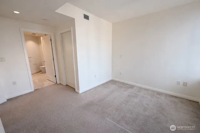 $3,250 | 10700 Northeast 4th Street, Unit 1210, Bellevue, WA 98004