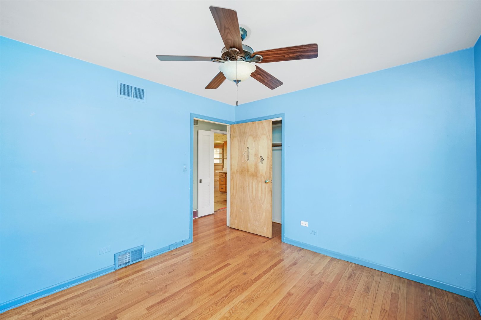 1725 North Happ Road Northbrook, IL 60062 - Photo 13 of 33 a view of room with window and ceiling fan