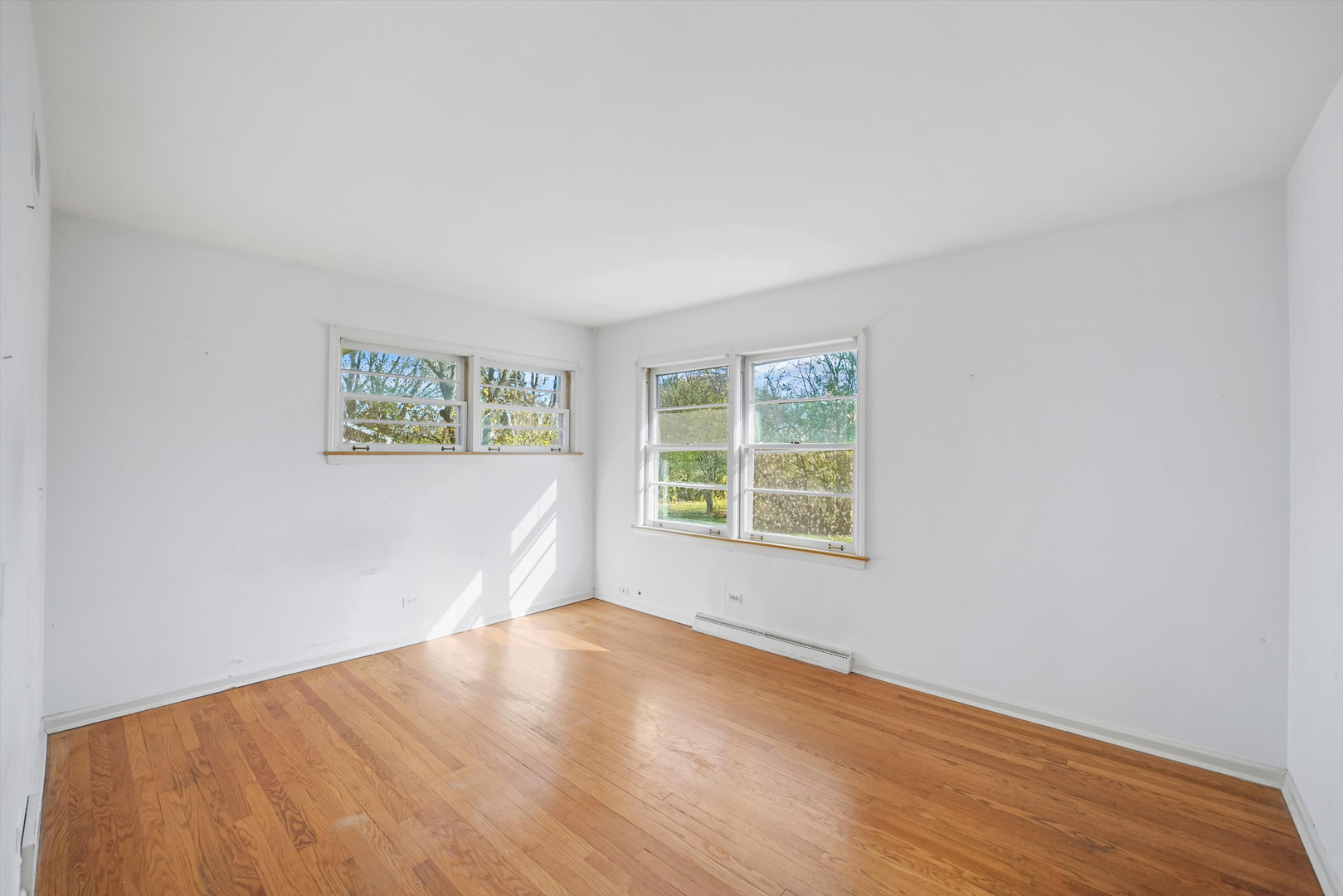 1725 North Happ Road Northbrook, IL 60062 - Photo 16 of 33 an empty room with a window