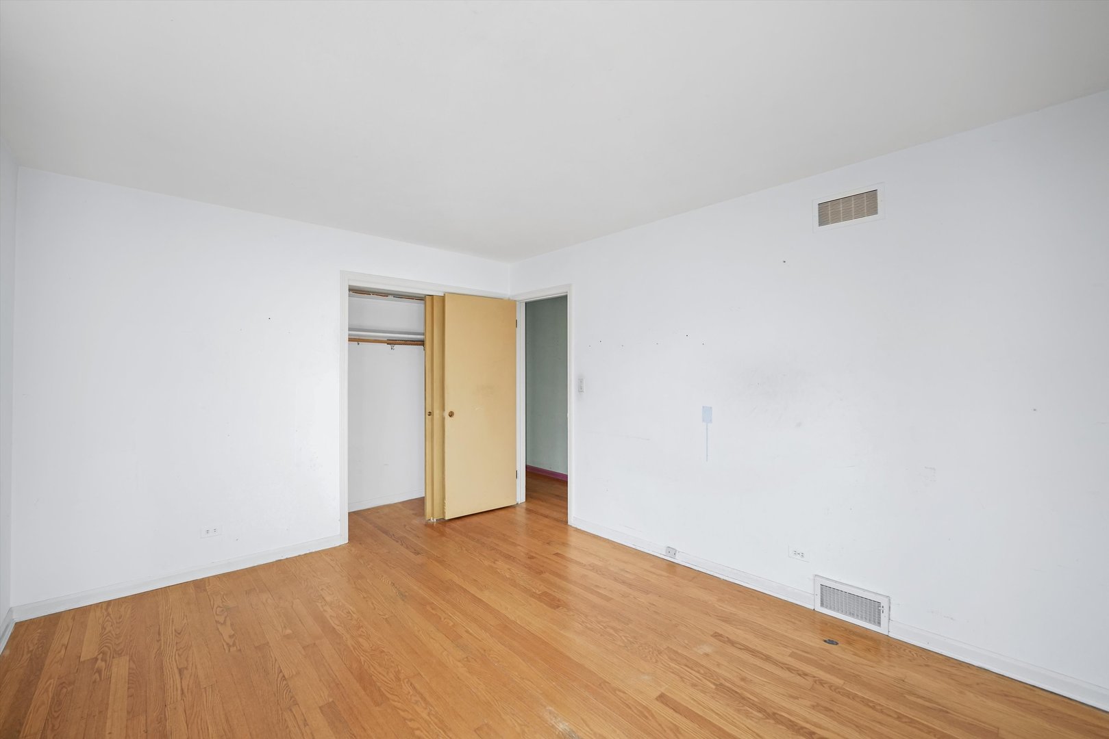 1725 North Happ Road Northbrook, IL 60062 - Photo 17 of 33 a view of an empty room with wooden floor