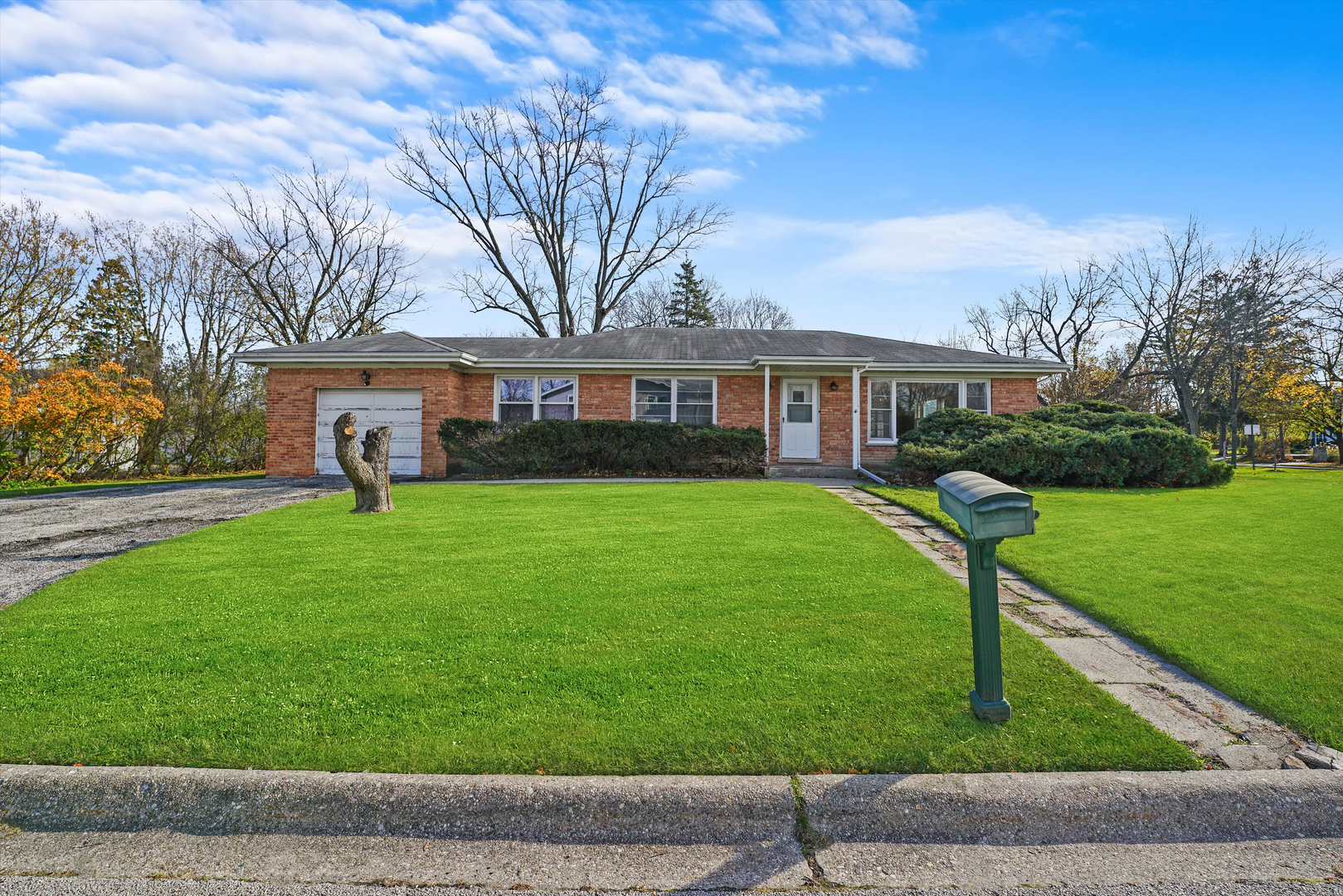 1725 North Happ Road Northbrook, IL 60062 - Photo 2 of 33 a view of a house with a yard