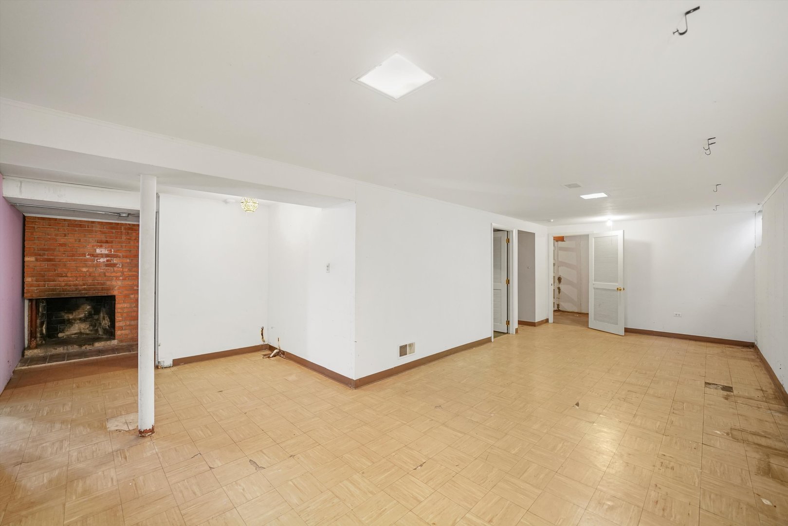 1725 North Happ Road Northbrook, IL 60062 - Photo 26 of 33 an empty room with fireplace