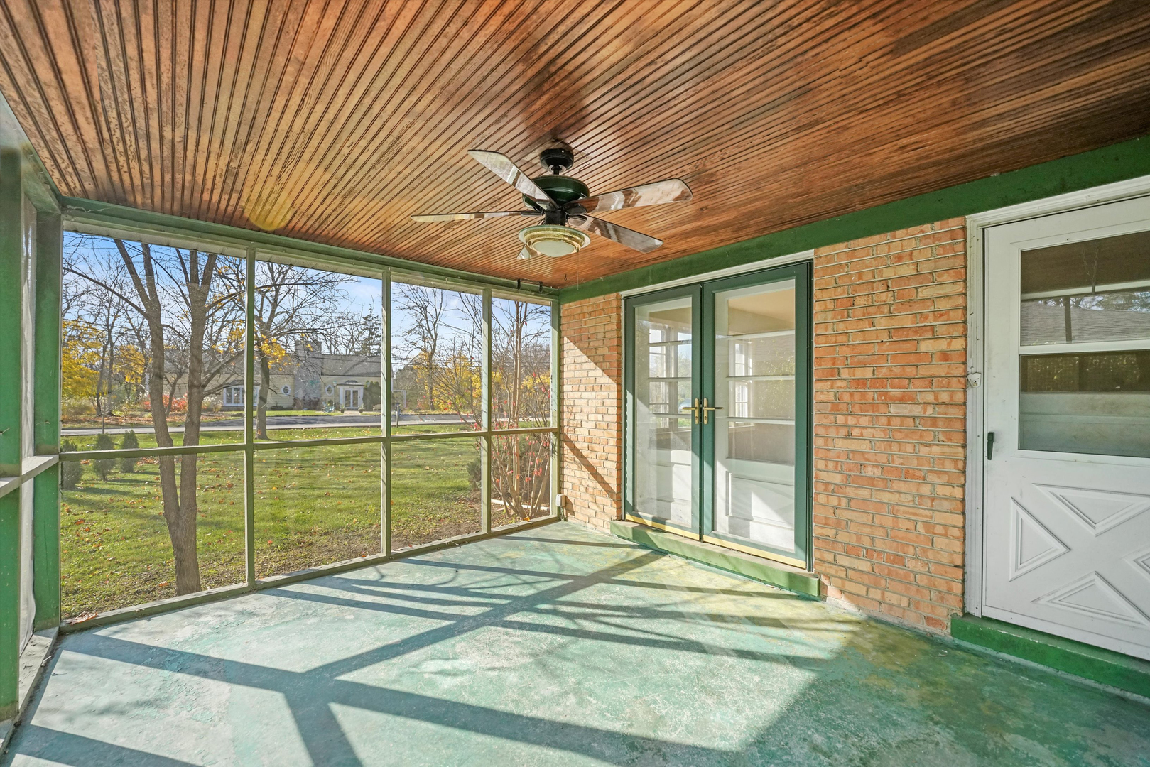 1725 North Happ Road Northbrook, IL 60062 - Photo 28 of 33 a view of a room with a large window