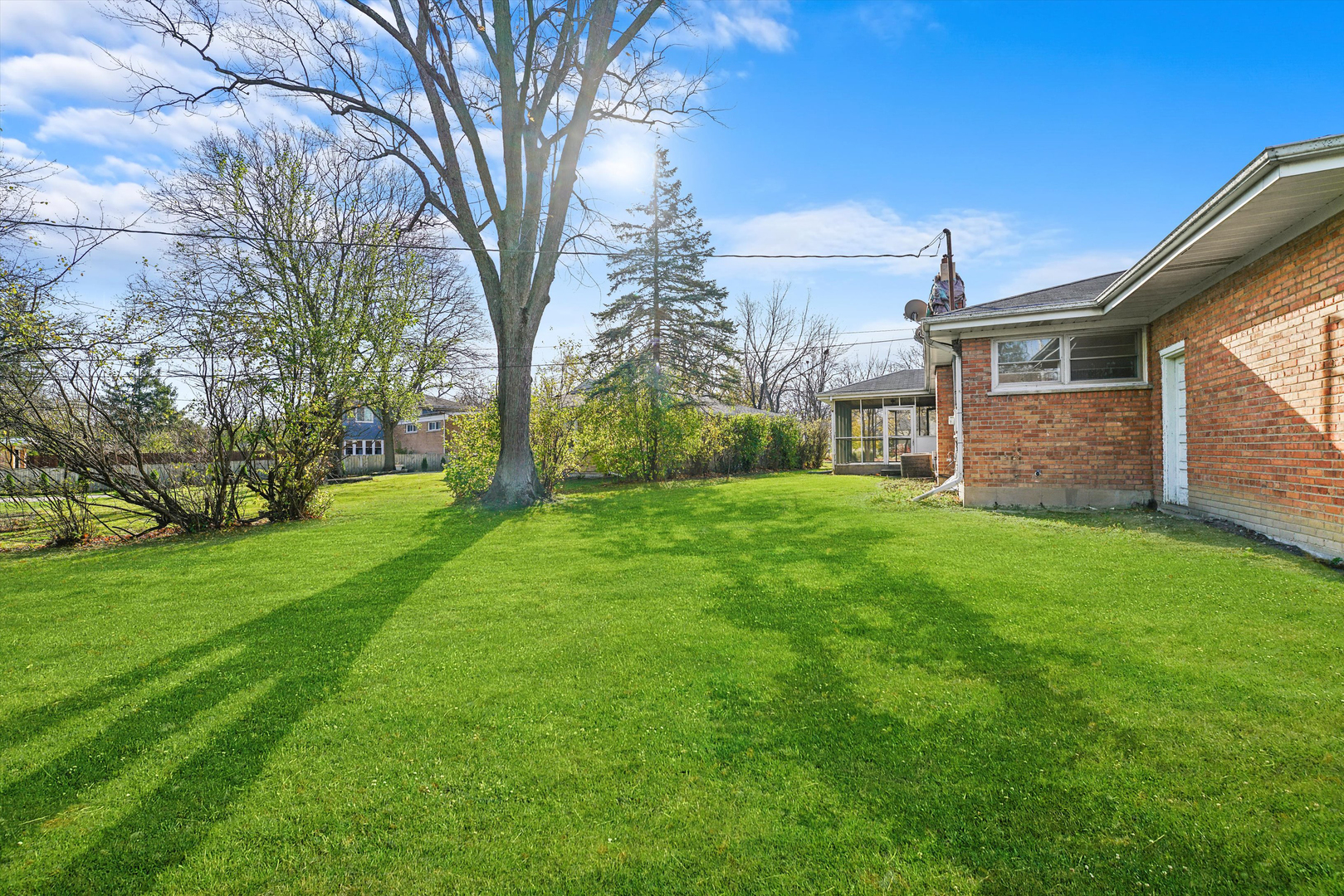 1725 North Happ Road Northbrook, IL 60062 - Photo 3 of 33 a view of a house with yard and a large tree