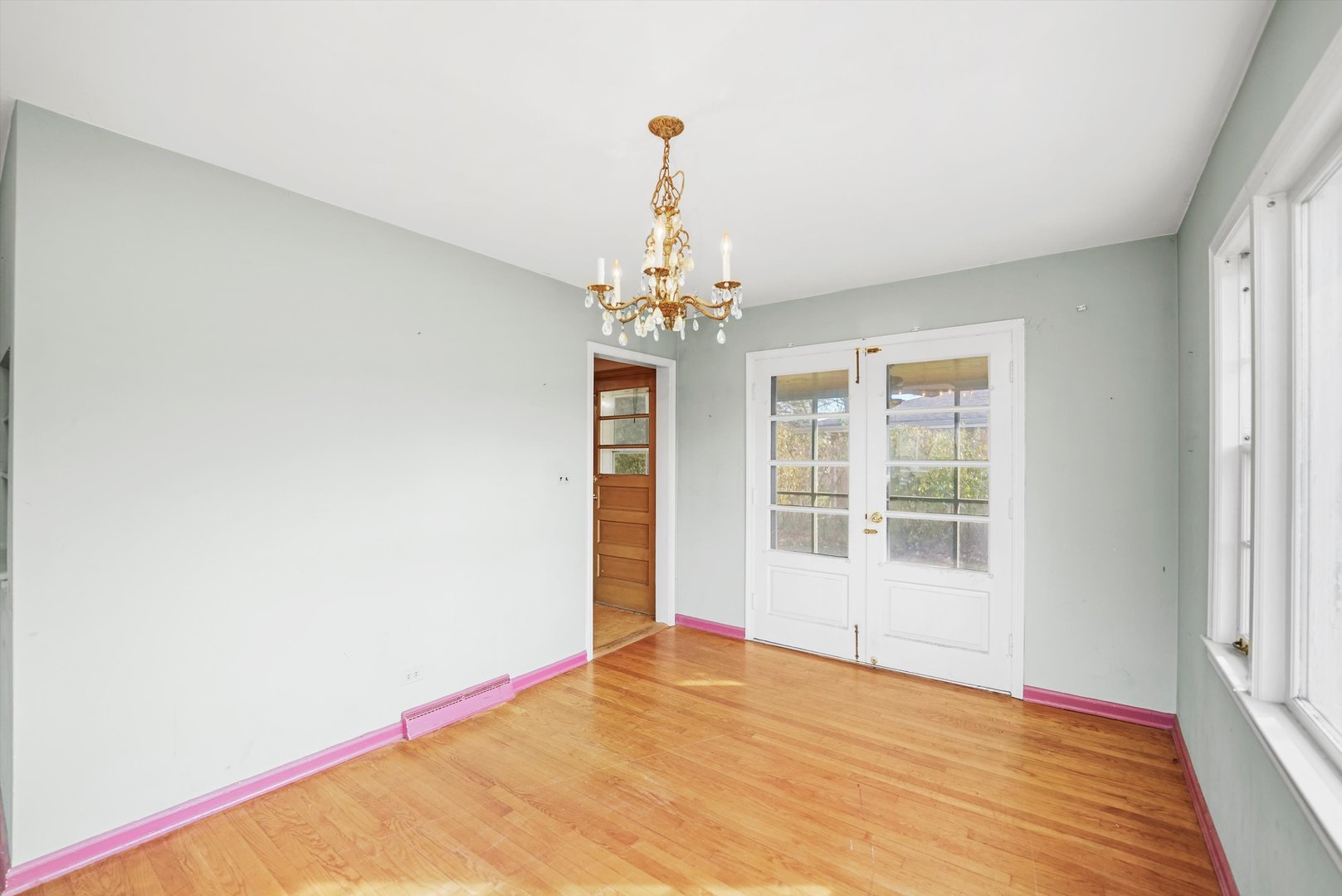 1725 North Happ Road Northbrook, IL 60062 - Photo 8 of 33 a view of an empty room with a window