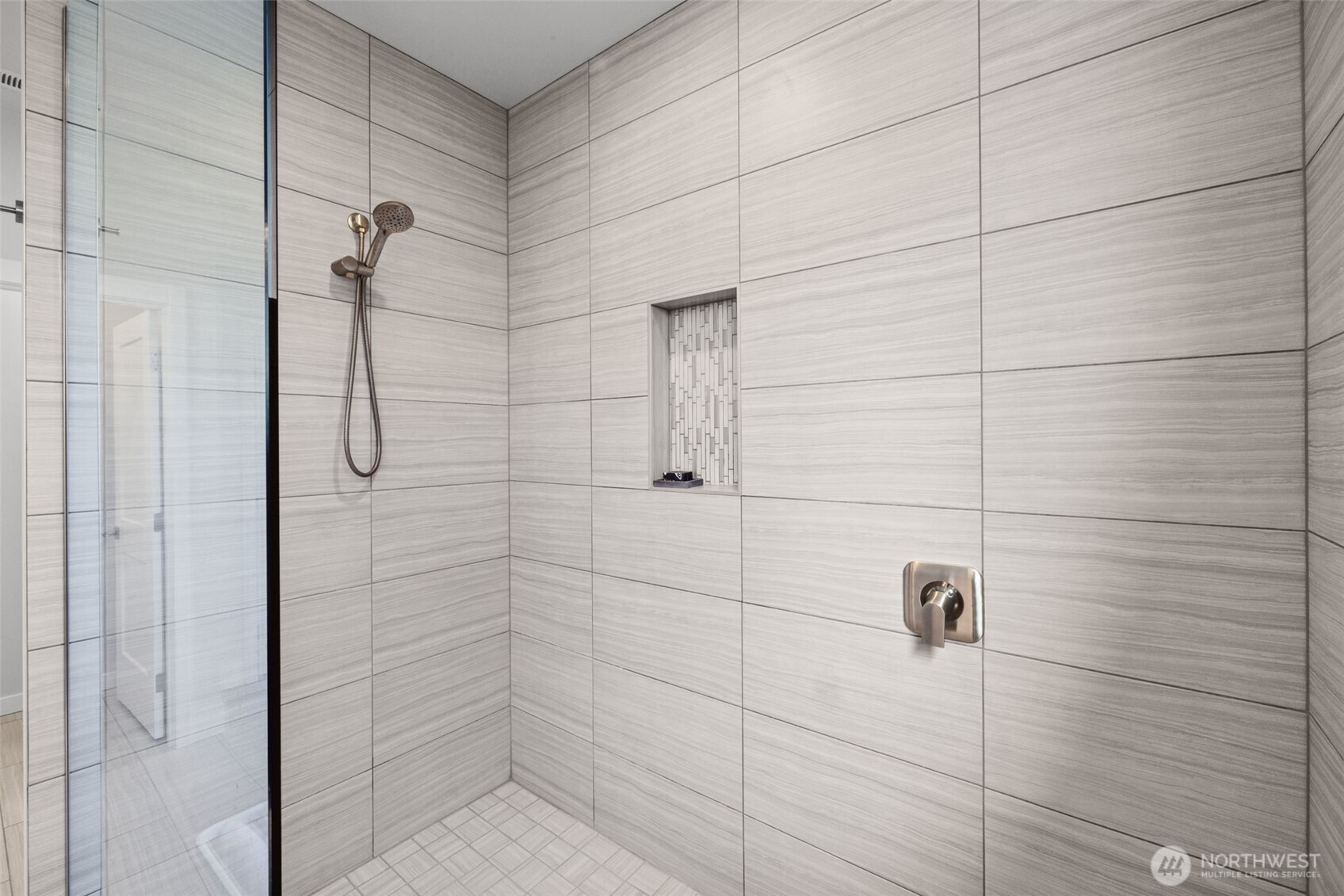 2627 Southwest 100th Street Seattle, WA 98146 - Photo 21 of 34