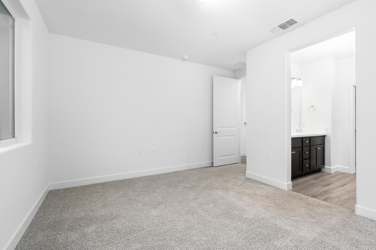 380 South Huckleberry Road Madera, CA 93636 - Photo 14 of 15 an empty room with closet