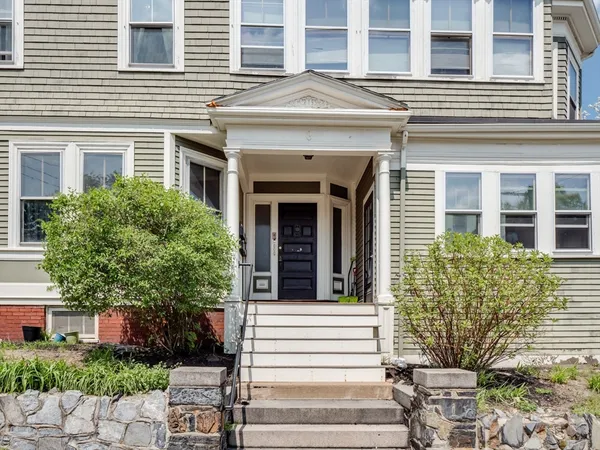 $2,970 | 3 Monmouth Street, Unit 2, Somerville, MA 02143