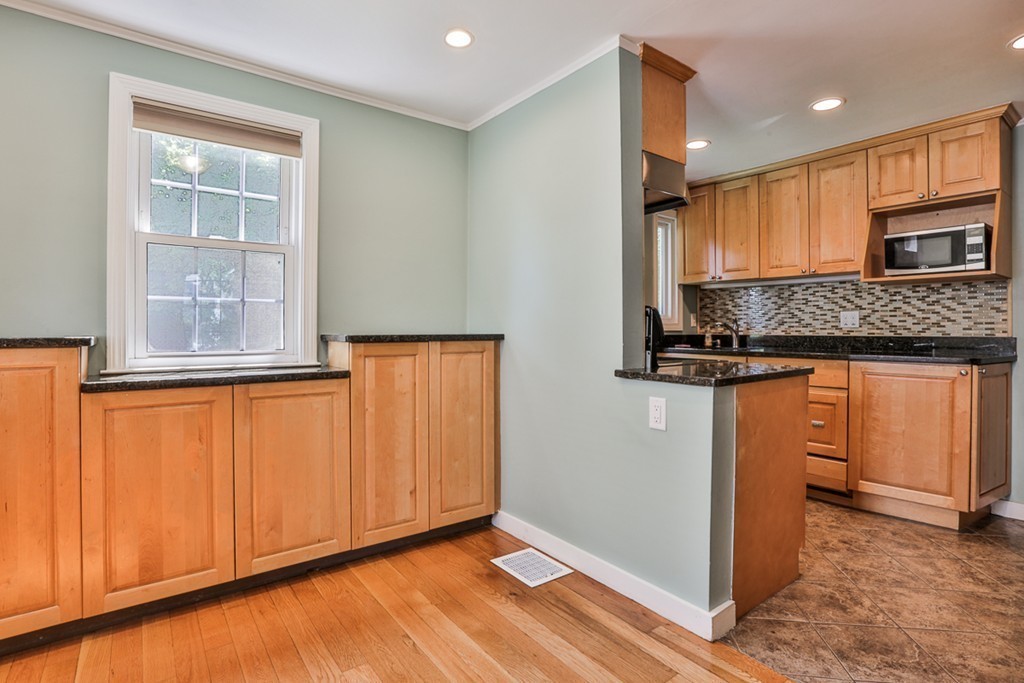 31 Jefferson Road, Unit 31 Wakefield, MA 01880 - Photo 8 of 20 Gallery Image 8