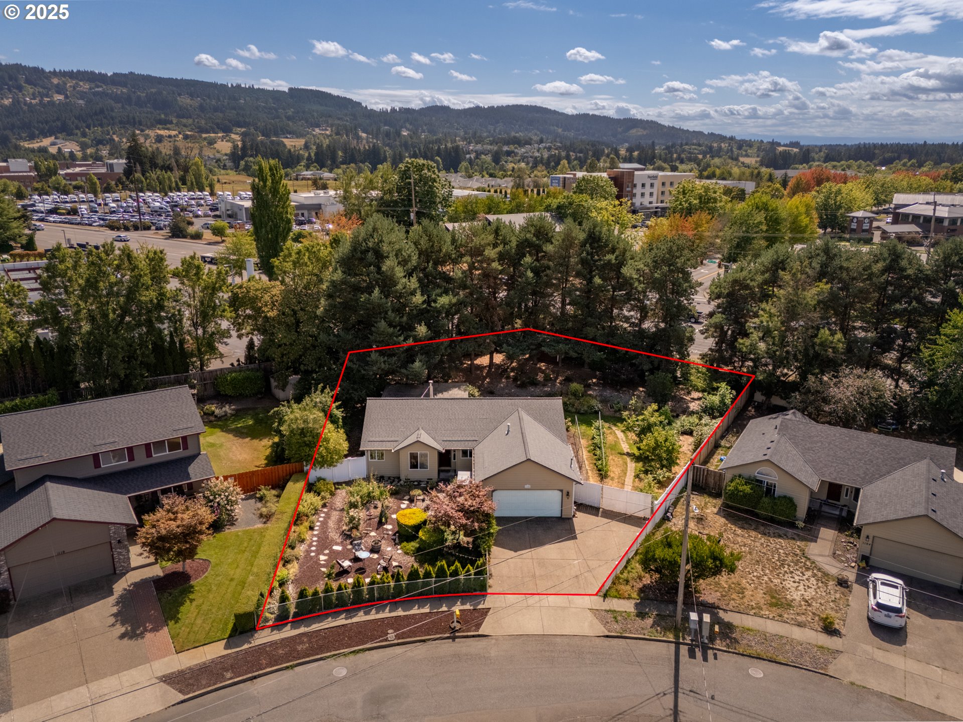 a view of a terrace with sitting area