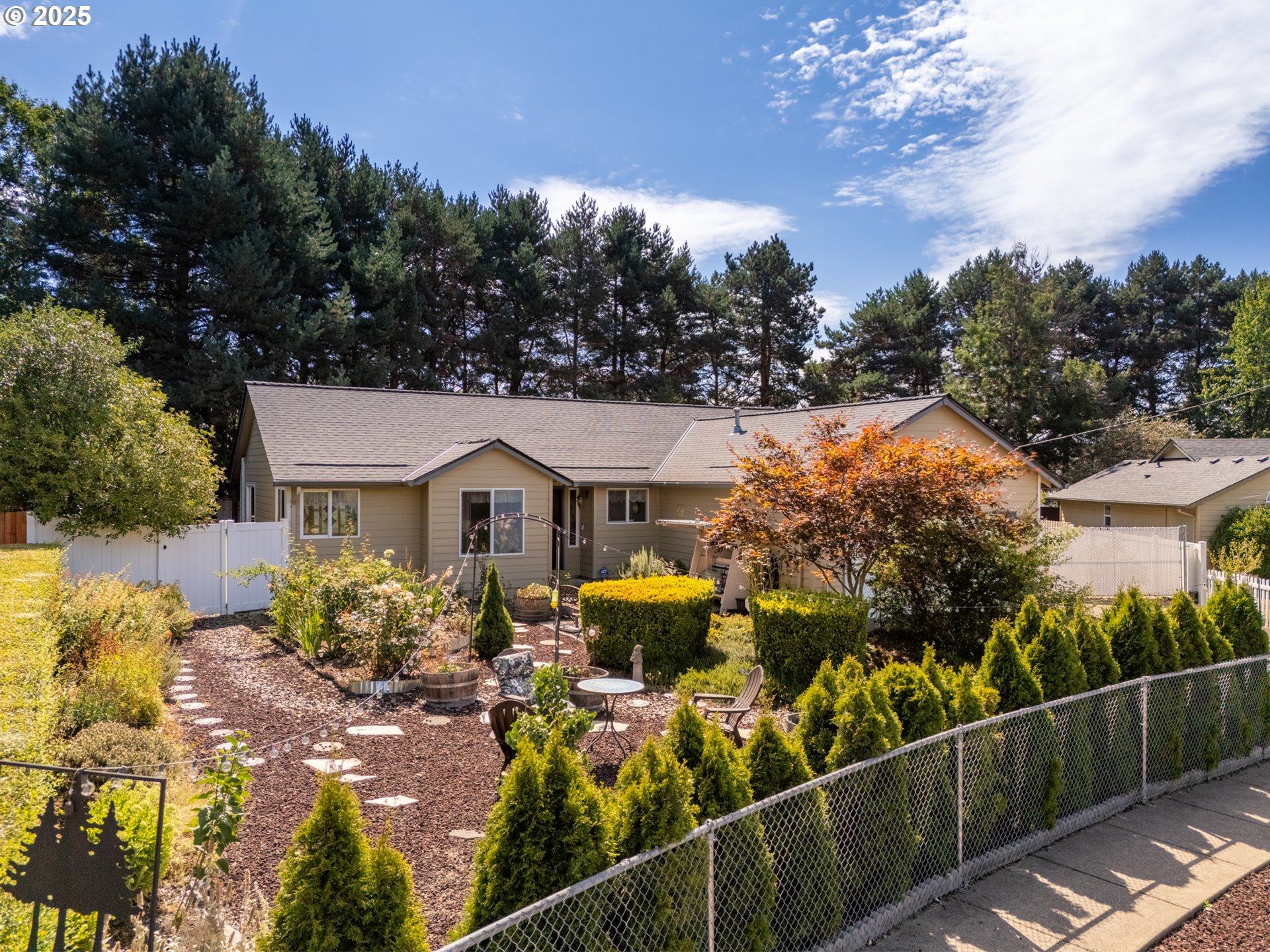 1108 Hadley Road Newberg, OR 97132 - Photo 2 of 42 a view of a house with wooden fence