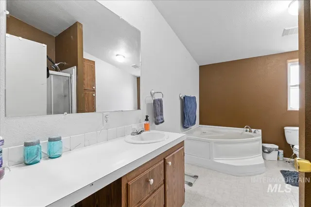 $489,900 | 10289 West Desert Duck Avenue, Mountain Home, ID 83647