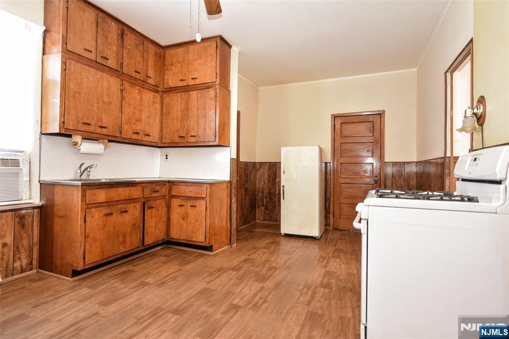70 Main Avenue Wallington, NJ 07057 - Photo 5 of 35