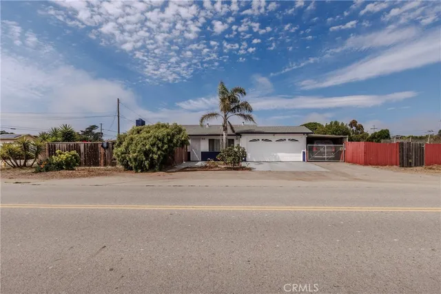 a view of a house with a yard and garage