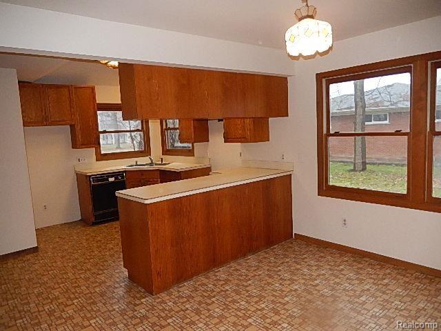 9141 Lake Road Grosse Ile, MI 48138 - Photo 11 of 22 016.jpg