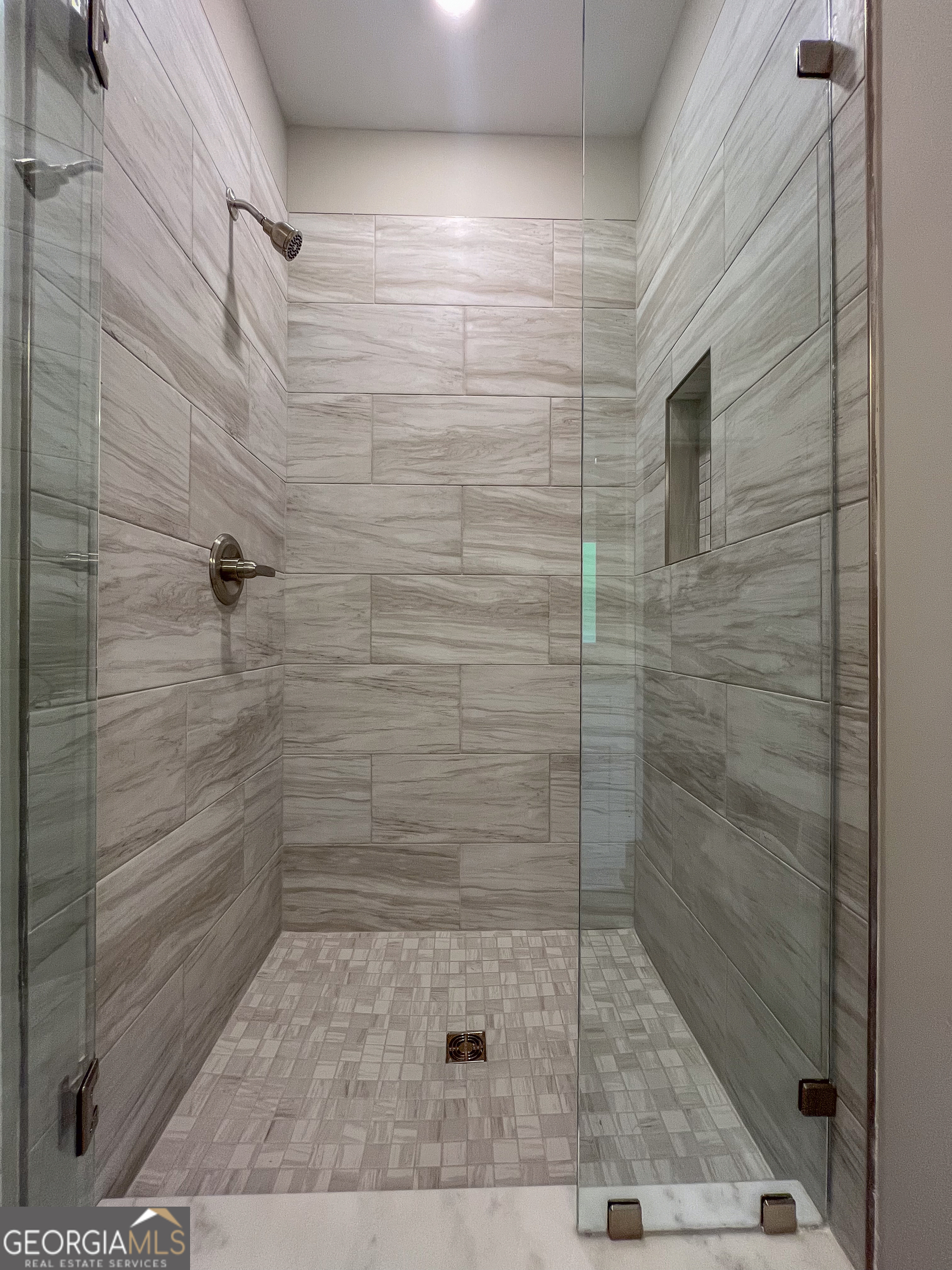 711 Flanders Lane Dublin, GA 31021 - Photo 25 of 49 a bathroom with a shower