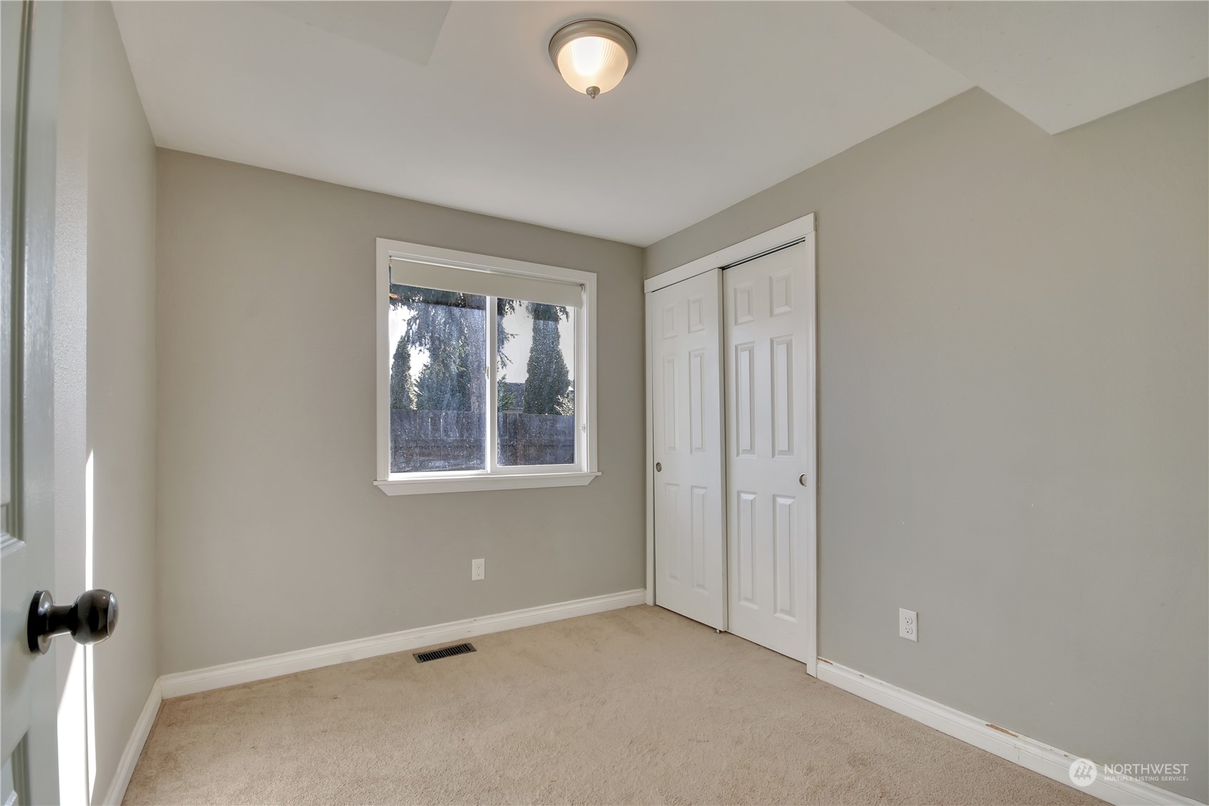 5210 Parker Road East Sumner, WA 98390 - Photo 18 of 25 an empty room with windows and closet