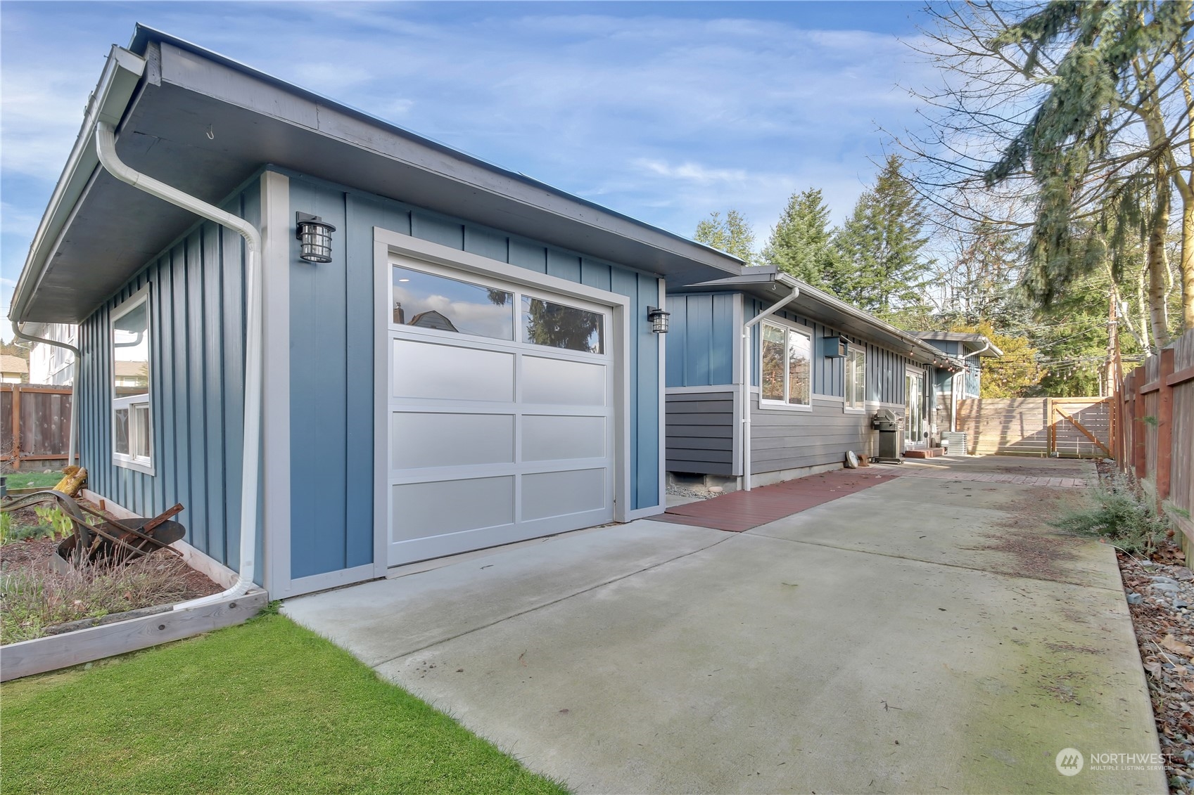 5210 Parker Road East Sumner, WA 98390 - Photo 21 of 25 a front view of a house with a yard